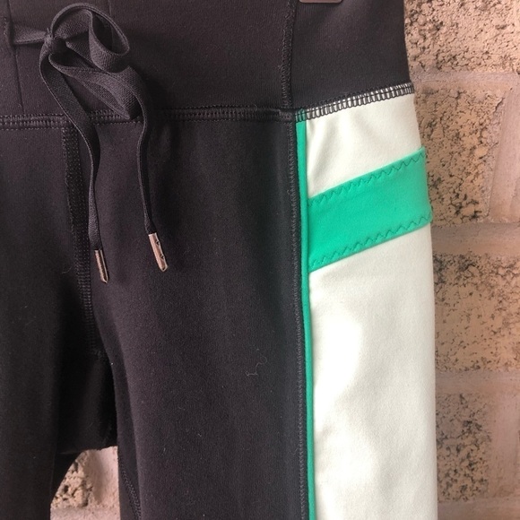 LULULEMON Heat It Up Crop - Picture 3 of 9